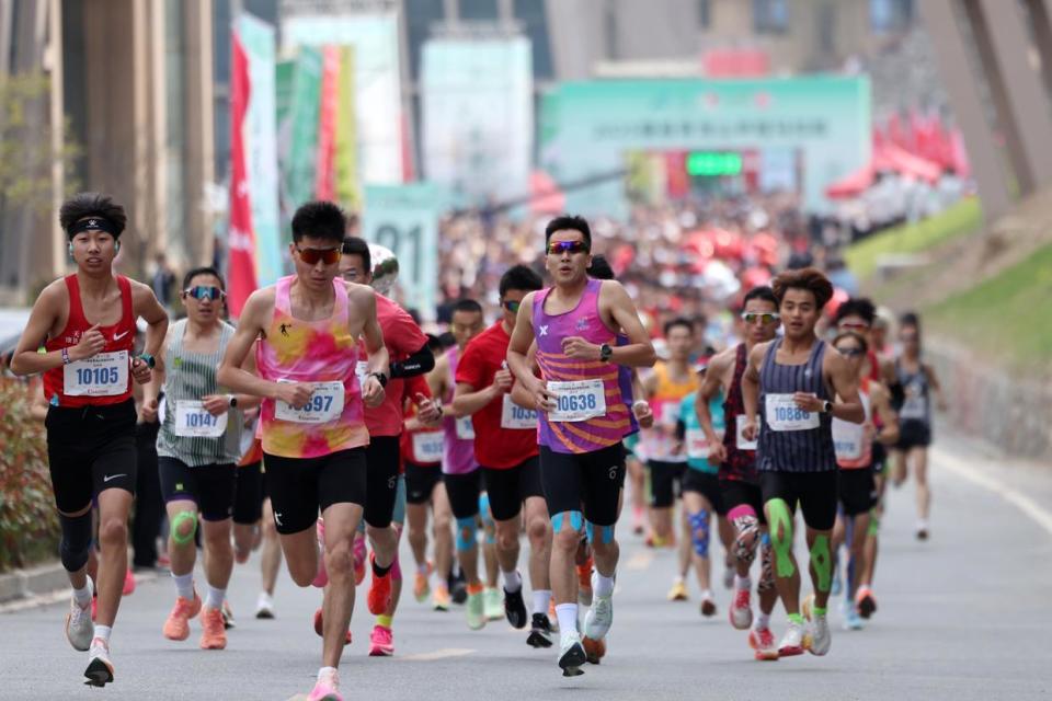 进入, 共举办路跑 进入, 共举办路跑